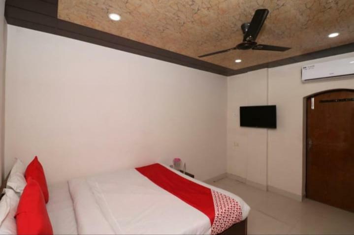 Hotel R D Palace Varanasi Luaran gambar