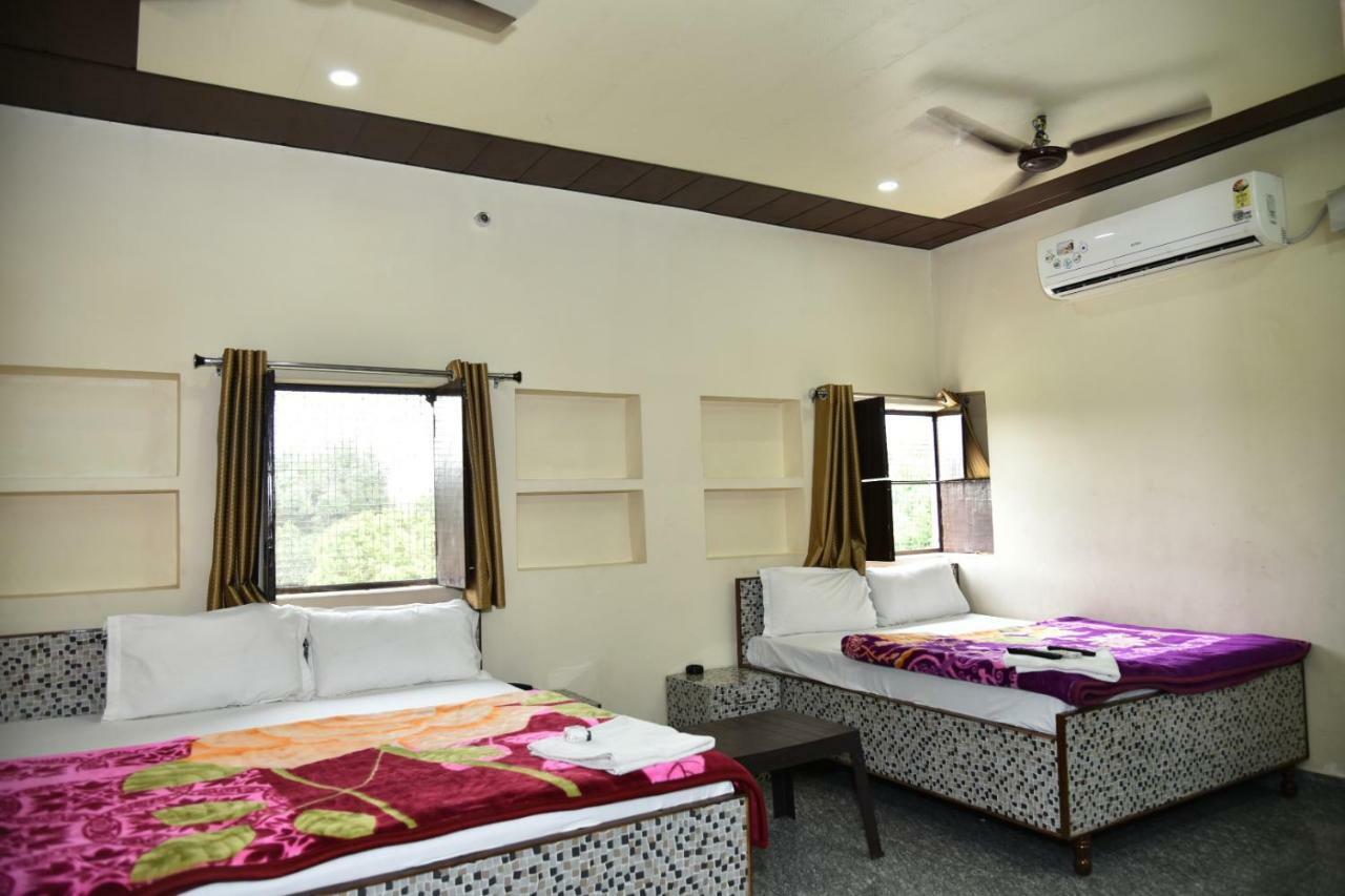 Hotel R D Palace Varanasi Luaran gambar